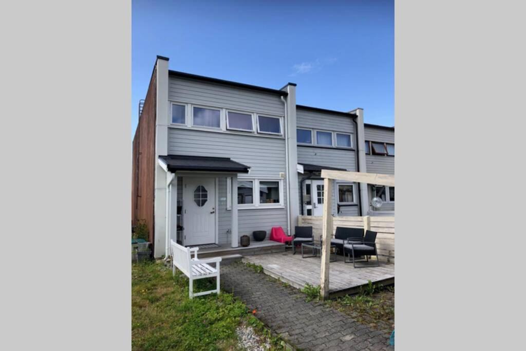 Townhouse With Fantastic Outdoor Area *