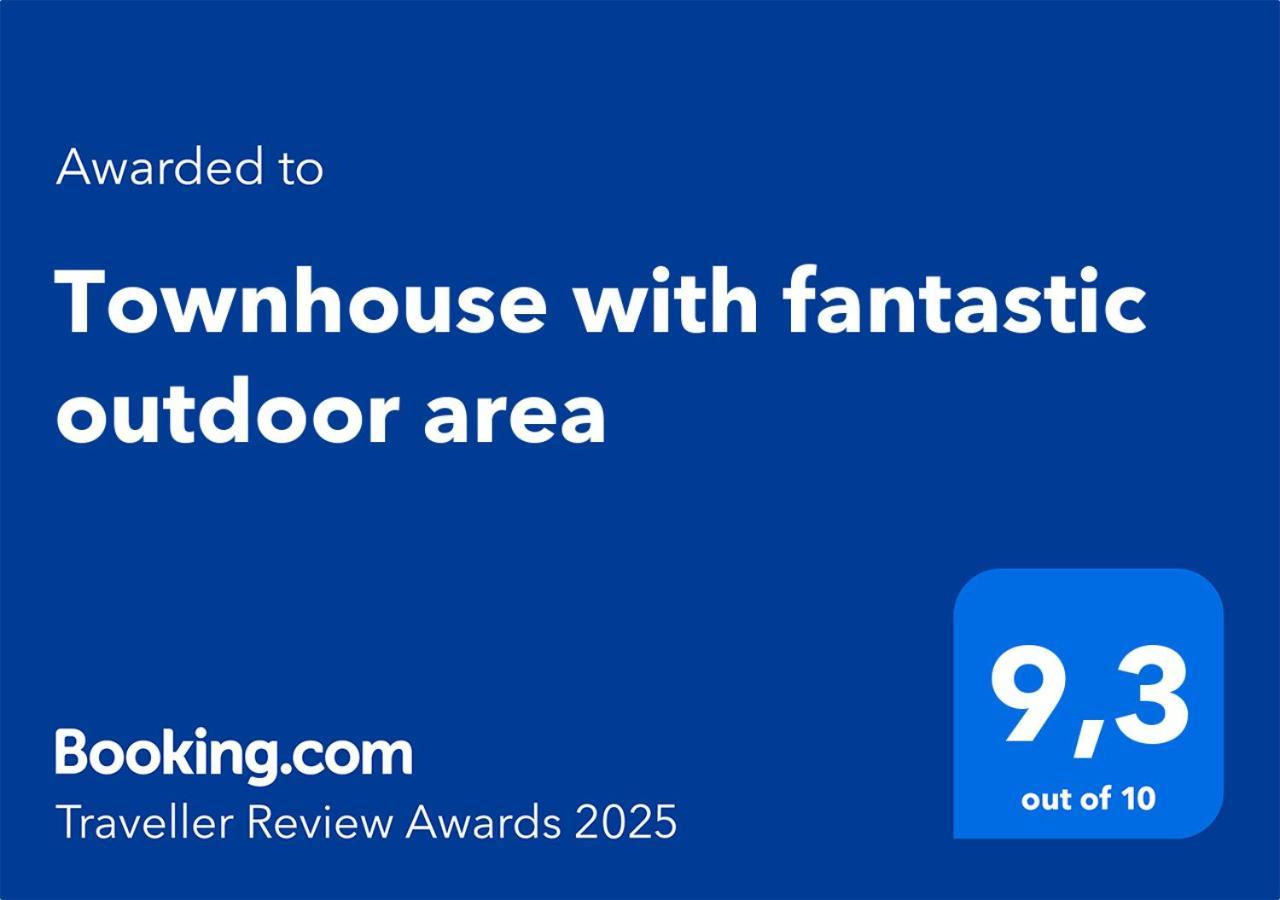 Townhouse With Fantastic Outdoor Area *